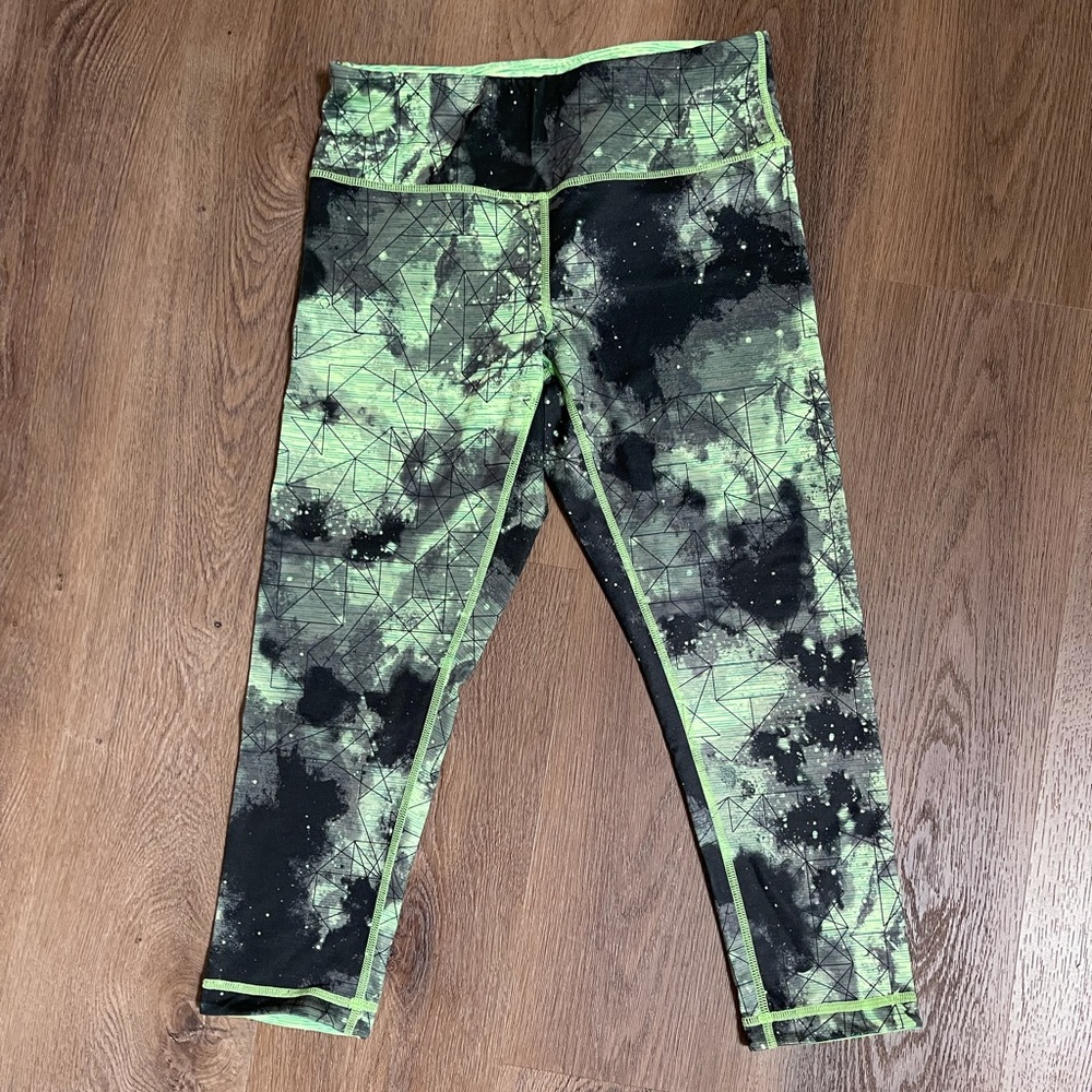Active wear 2/4 length leggings;washed never worn